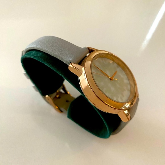 $3/10 Fashionable Watch - Picture 3 of 4